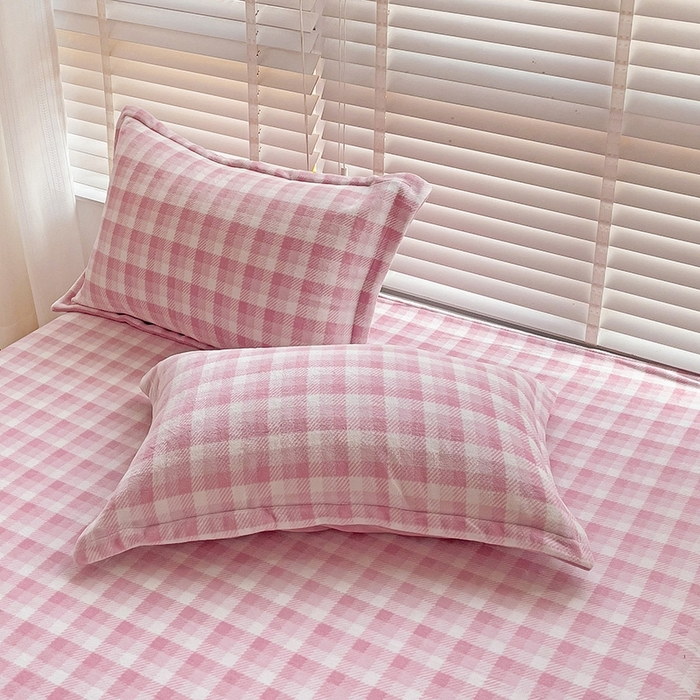 91家纺网 家纺一手货源 找家纺 简一 2024新款牛奶绒无印风ins风方格系列-单枕套 无印风方格方格-粉紫
