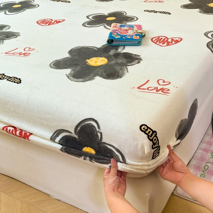 91家纺网 家纺一手货源 找家纺  星座家纺 2025新款小清新牛奶绒单床笠 爱心花朵