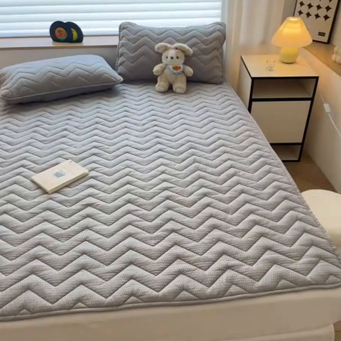 91家纺网 家纺一手货源 找家纺 老帅的工厂店 2025新款泡泡纱提花床垫系列 大床（有买家秀） 灰色