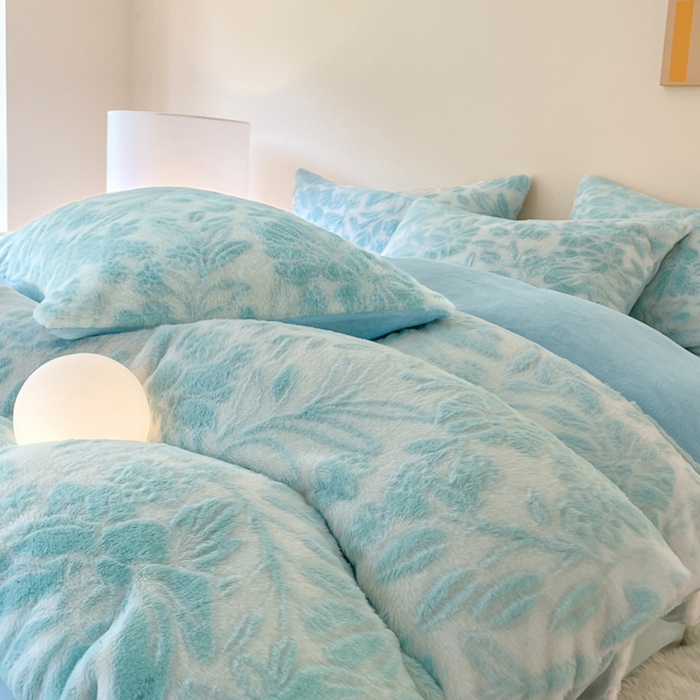 91家纺网 家纺一手货源 找家纺 金爱家 2024新品全消光A类纯色獭兔毛绒立体牛奶绒兔毛雕花350克四件套 兔毛繁花绿色