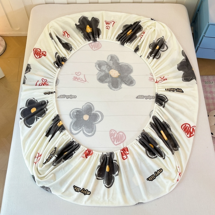 91家纺网 家纺一手货源 找家纺  星座家纺 2025新款小清新牛奶绒单床笠 爱心花朵