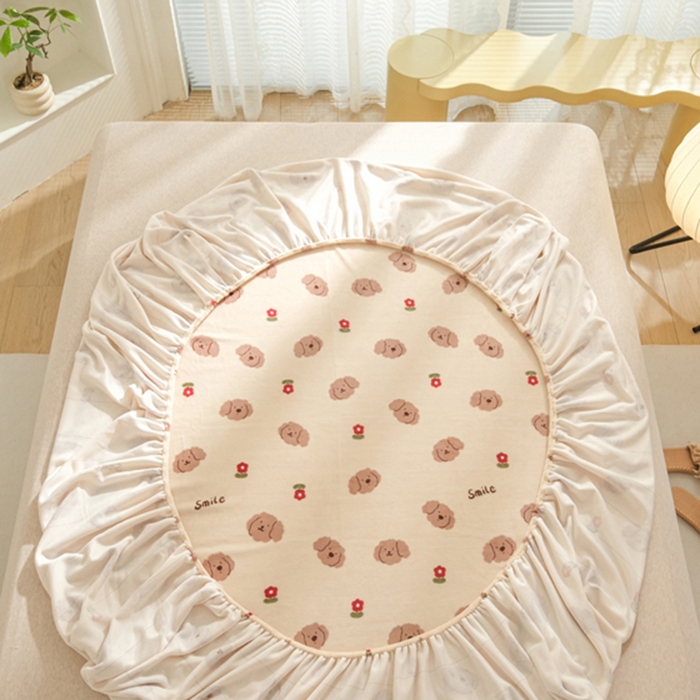 91家纺网 家纺一手货源 找家纺 2025新款200g加厚超柔牛奶绒印花保暖床笠 小泰迪