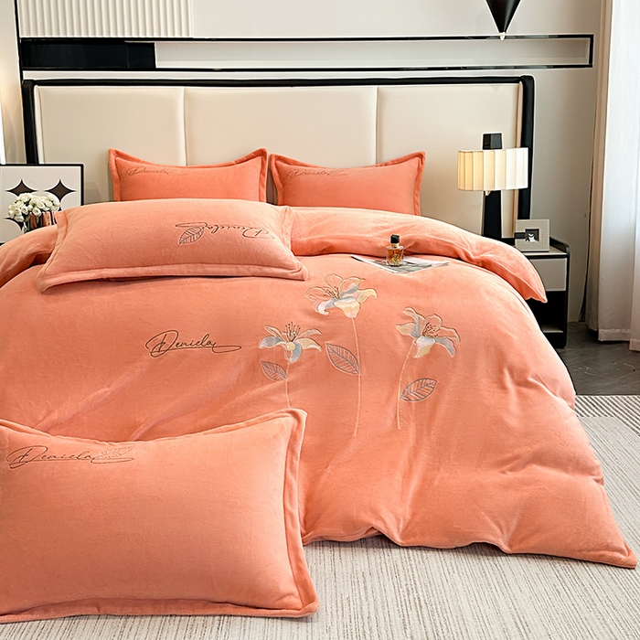 91家纺网 家纺一手货源 找家纺 陌乘坊家纺 2024新款高克重牛奶绒刺绣四件套-百合系列 百合-爱玛橙