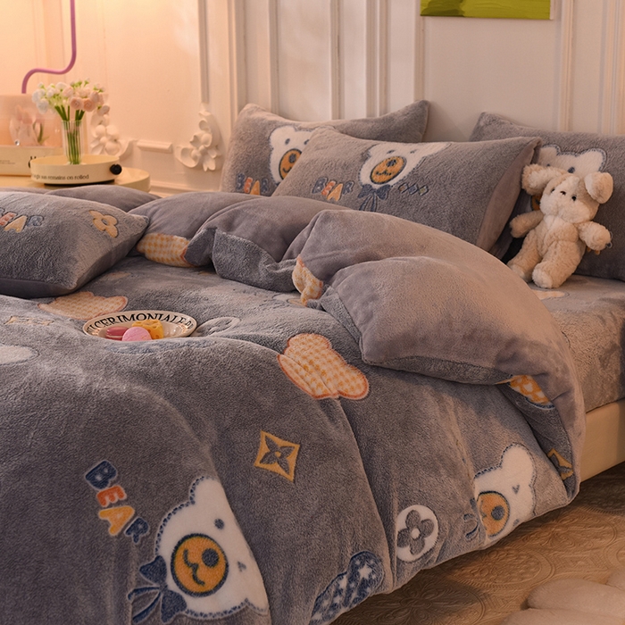 91家纺网 家纺一手货源 找家纺 慕梵家居 2024新款雪花绒卡通四件套 绅士熊