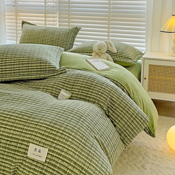 91家纺网 家纺一手货源 找家纺 简一 2025新款牛奶绒无印风ins风方格系列-四件套 小香风荆棘-深绿