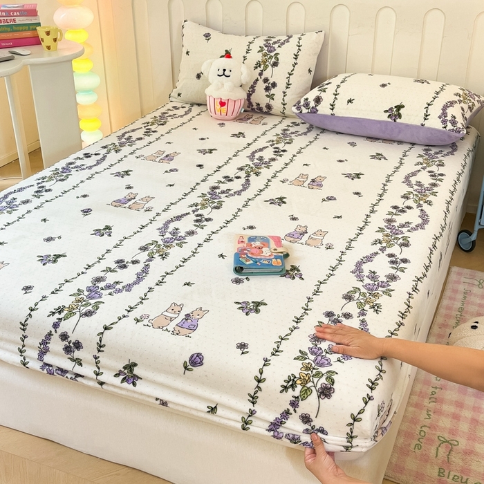 91家纺网 家纺一手货源 找家纺  星座家纺 2025新款小清新牛奶绒单床笠 兔兔伙伴