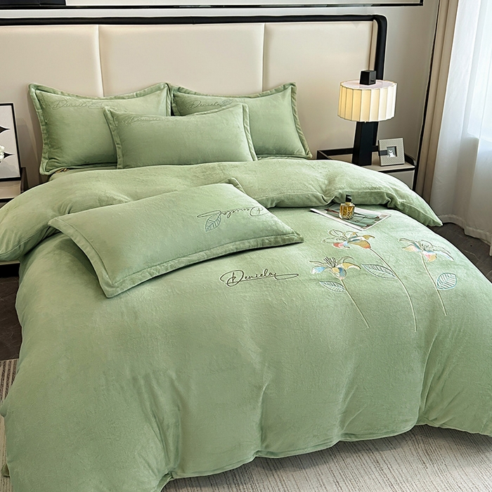 91家纺网 家纺一手货源 找家纺 陌乘坊家纺 2024新款高克重牛奶绒刺绣四件套-百合系列 百合-牛油果绿