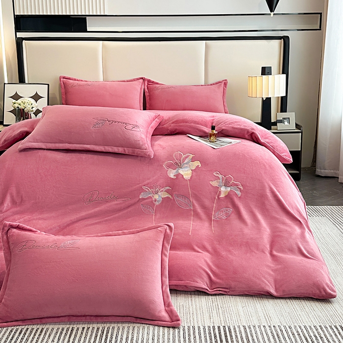 91家纺网 家纺一手货源 找家纺 陌乘坊家纺 2024新款高克重牛奶绒刺绣四件套-百合系列 百合-豆沙色