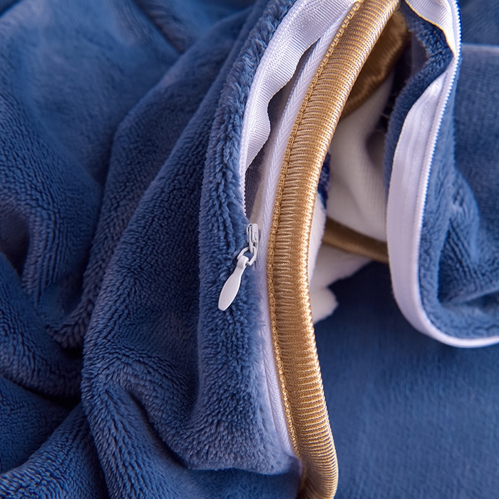 91家纺网 家纺一手货源 找家纺 曼尼家纺2025高克重直播印花床裙款法莱绒金貂珊瑚绒牛奶绒四件套 青花瓷