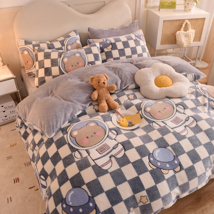 91家纺网 家纺一手货源 找家纺 慕梵家居 2024新款雪花绒卡通四件套 太空熊