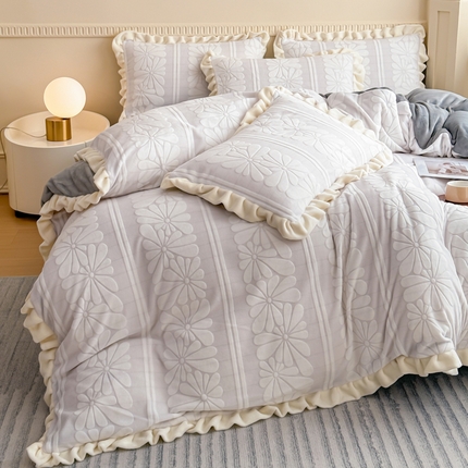 91家纺网 家纺一手货源 找家纺 KA家纺 2025冬季新款雕花牛奶绒四件套-太阳花系列 太阳花灰