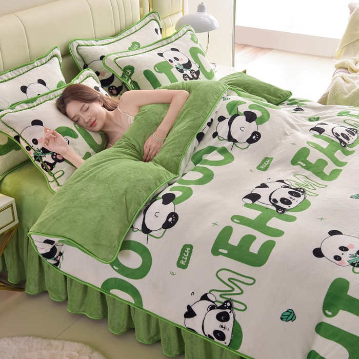 91家纺网 家纺一手货源 找家纺 曼尼家纺2025高克重直播印花床裙款法莱绒金貂珊瑚绒牛奶绒四件套 小熊丫丫