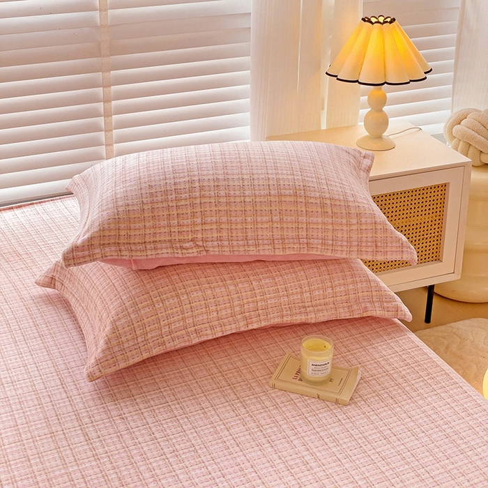 91家纺网 家纺一手货源 找家纺 简一 2024新款牛奶绒无印风ins风方格系列-单枕套 小香风荆棘-浅粉