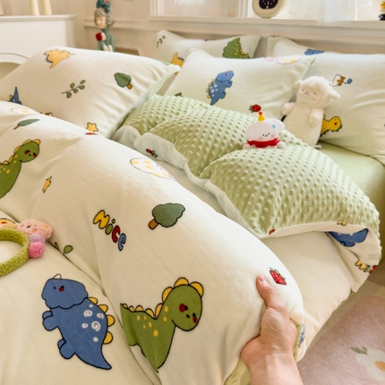 91家纺网 家纺一手货源 找家纺 （总）悦织语 2025秋冬新品200克加厚A面印花牛奶绒+B面牛奶绒豆豆四件套