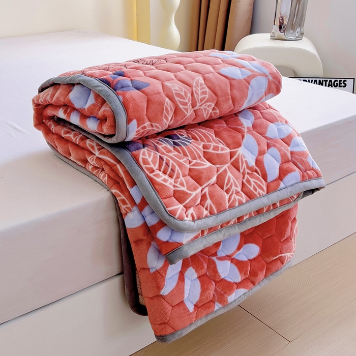 91家纺网 家纺一手货源 找家纺 情煊家纺 2024新款A类牛奶绒印花夹棉床垫 叶语柔情