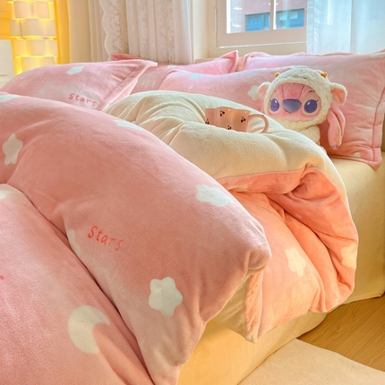 91家纺网 家纺一手货源 找家纺 （总）2024新款高克重牛奶绒四件套-自然光