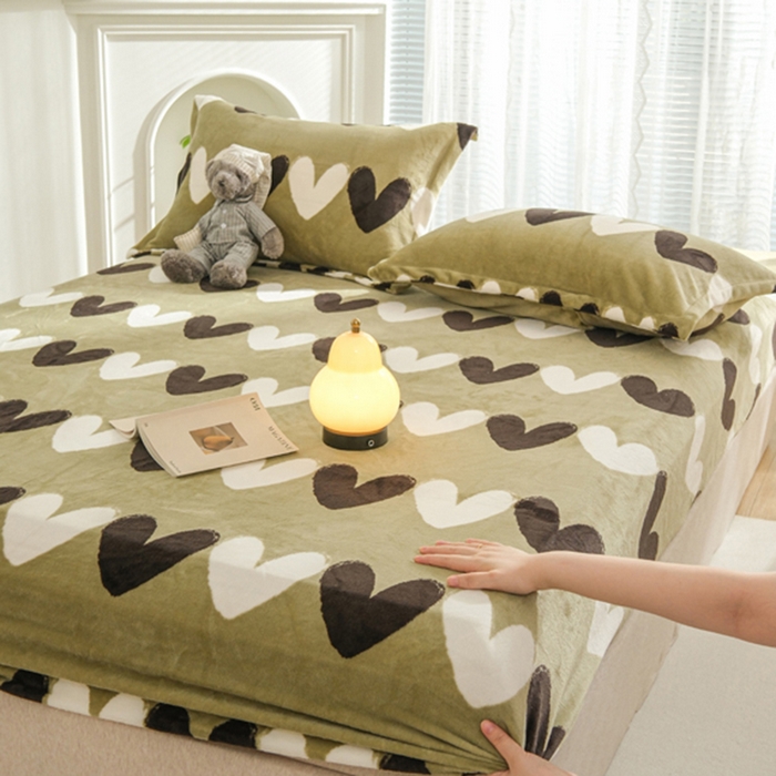 91家纺网 家纺一手货源 找家纺 2025新款200g加厚超柔牛奶绒印花保暖床笠 浪漫满屋