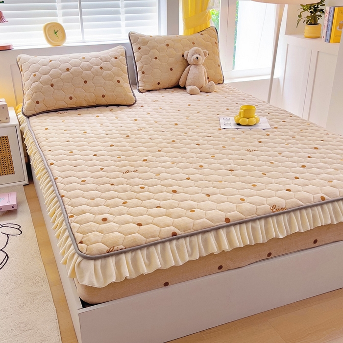 91家纺网 家纺一手货源 找家纺 情煊家纺 2024新款保暖牛奶绒夹棉床笠-花边款 含情-花边款