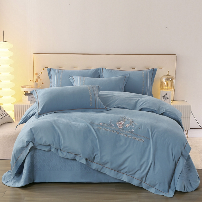 91家纺网 家纺一手货源 找家纺 OL家纺 2024新款磨毛暖绒床盖夹棉四件套刺绣轻奢风 冰蓝色