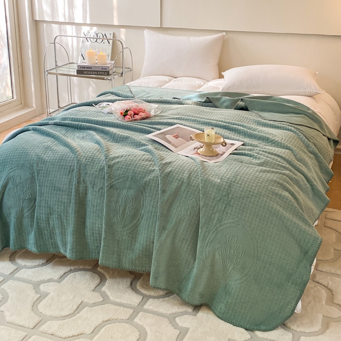 91家纺网 家纺一手货源 找家纺 胜权家纺 2024秋冬新款加厚双层婴儿绒复合雕花牛奶绒多功能毛毯盖毯空调毯子 马尔斯绿