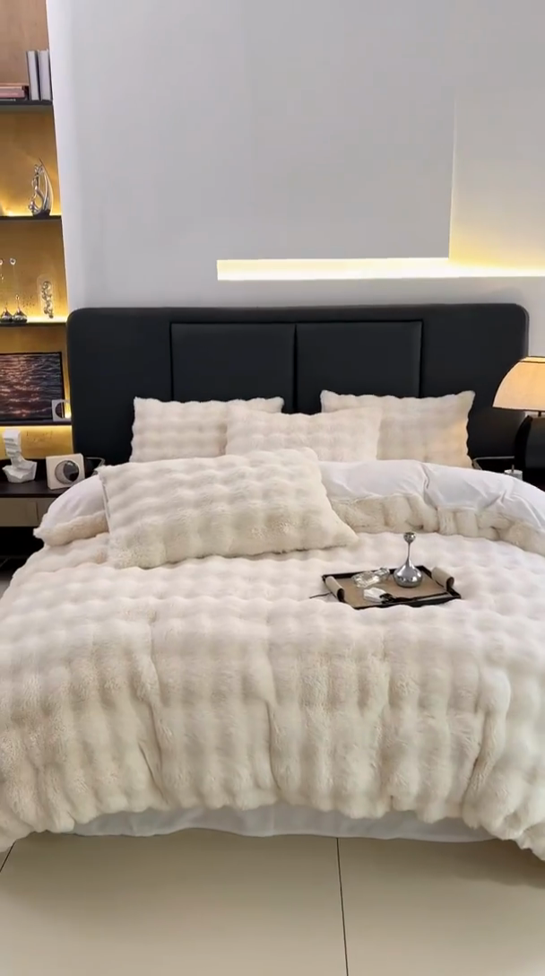 91家纺网 家纺一手货源 找家纺 金爱家 2024新品全消光A类纯色獭兔毛绒立体牛奶绒四件套-七彩泡泡 七彩泡泡白