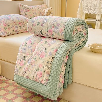 91家纺网 家纺一手货源 找家纺 梦依依 2025新款全棉豆豆绒大豆被 花森密语（粉）