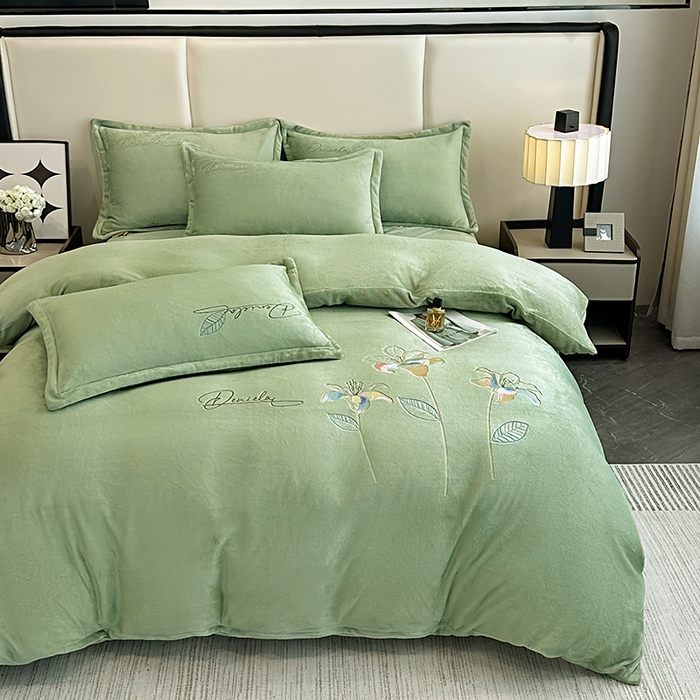 91家纺网 家纺一手货源 找家纺 陌乘坊家纺 2024新款高克重牛奶绒刺绣四件套-百合系列 百合-牛油果绿