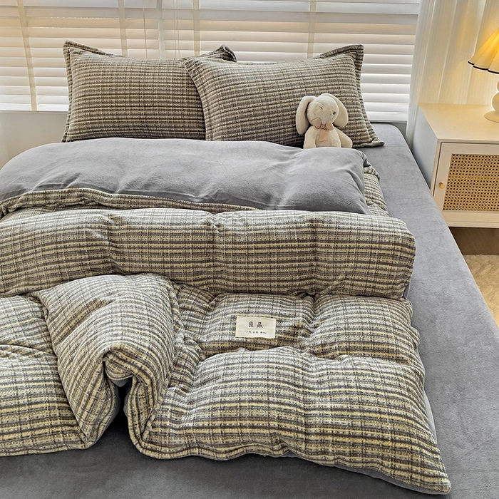 91家纺网 家纺一手货源 找家纺 简一 2025新款牛奶绒无印风ins风方格系列-四件套 小香风荆棘-浅灰