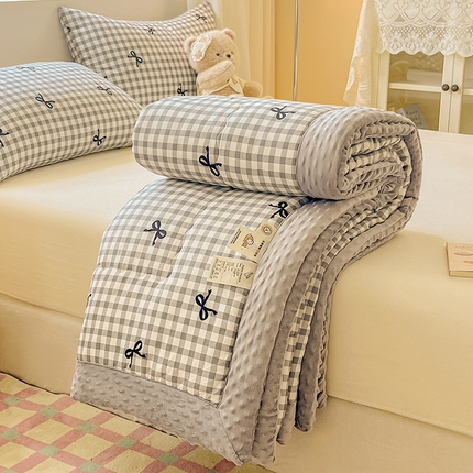 91家纺网 家纺一手货源 找家纺 梦依依 2025新款全棉豆豆绒大豆被 蝴蝶结灰