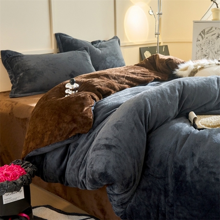 91家纺网 家纺一手货源 找家纺 （总）兰紫橙家纺 2025新款加厚保暖纯色双拼牛奶绒四件套