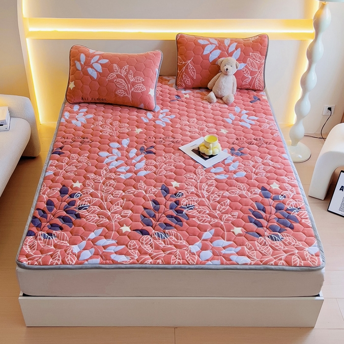 91家纺网 家纺一手货源 找家纺 情煊家纺 2024新款A类牛奶绒印花夹棉床垫 叶语柔情