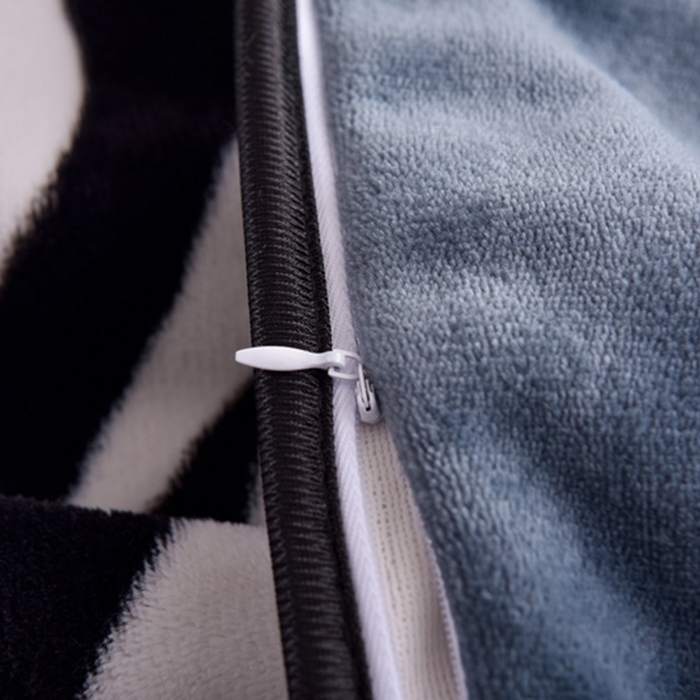 91家纺网 家纺一手货源 找家纺 曼尼家纺2025高克重直播印花床裙款法莱绒金貂珊瑚绒牛奶绒四件套 时尚斑马