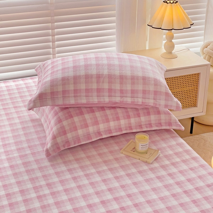 91家纺网 家纺一手货源 找家纺 简一 2024新款牛奶绒无印风ins风方格系列-单枕套 无印风方格方格-粉紫