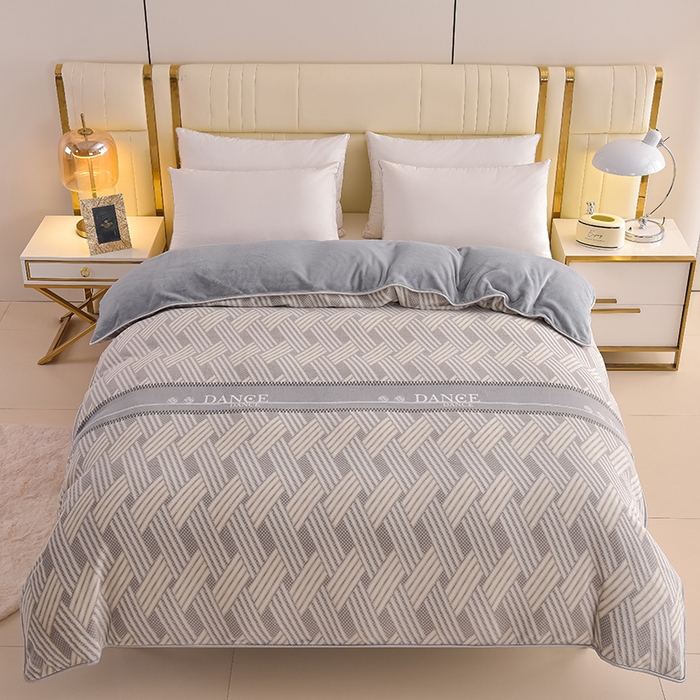 91家纺网 家纺一手货源 找家纺 曼尼家纺2025高克重直播印花床裙款法莱绒金貂珊瑚绒牛奶绒四件套 时尚格