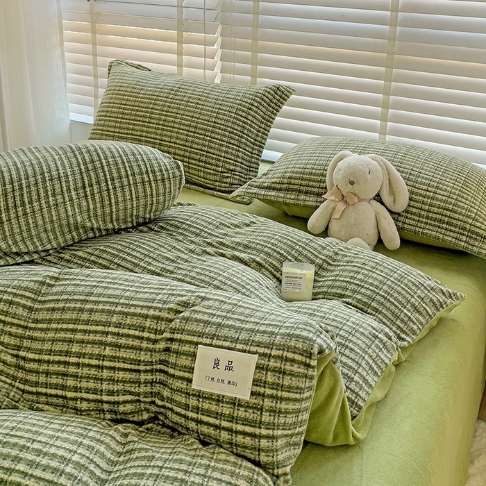 91家纺网 家纺一手货源 找家纺 简一 2025新款牛奶绒无印风ins风方格系列-四件套 小香风荆棘-深绿