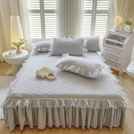 91家纺网 家纺一手货源 找家纺 网红馆（ck家纺） 2025新款优舒棉花边床裙款三件套-轻舞 轻舞-月光灰