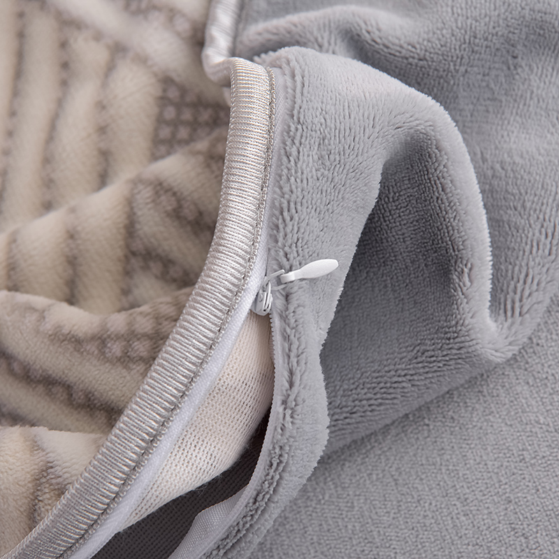 91家纺网 家纺一手货源 找家纺 曼尼家纺2025高克重直播印花床裙款法莱绒金貂珊瑚绒牛奶绒四件套 时尚格