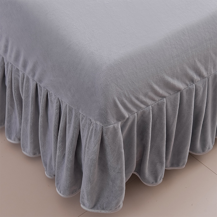 91家纺网 家纺一手货源 找家纺 曼尼家纺2025高克重直播印花床裙款法莱绒金貂珊瑚绒牛奶绒四件套 山茶花