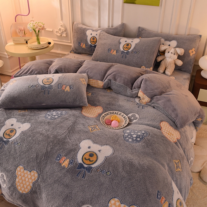 91家纺网 家纺一手货源 找家纺 慕梵家居 2024新款雪花绒卡通四件套 绅士熊