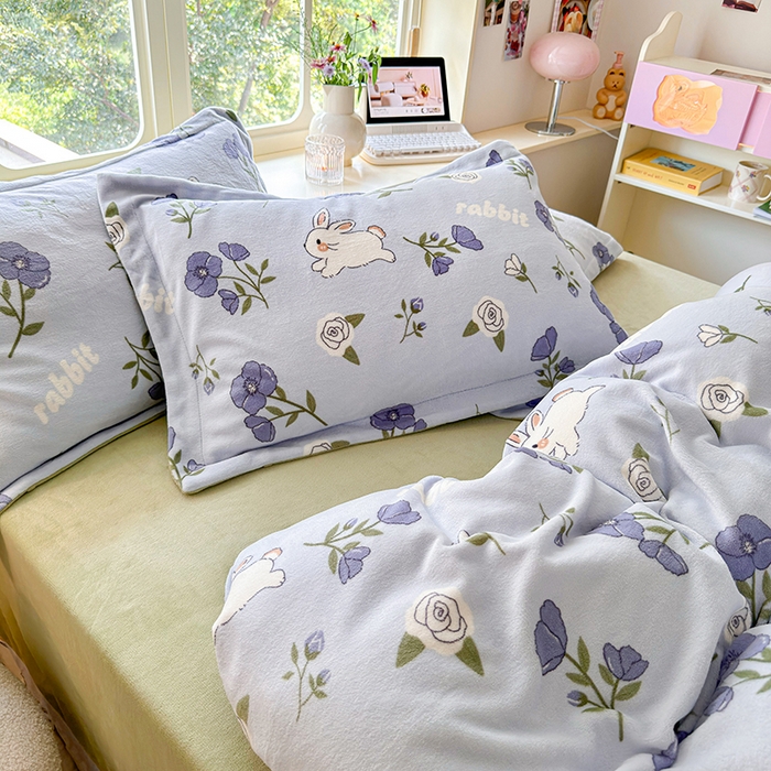 91家纺网 家纺一手货源 找家纺 呗旺鹿 2024新款高克重印花牛奶绒四件套 紫韵