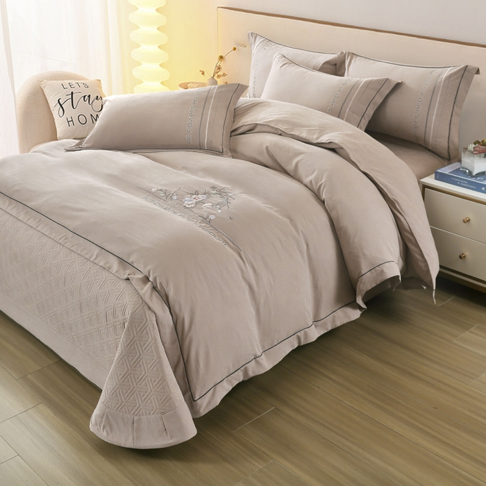 91家纺网 家纺一手货源 找家纺 OL家纺 2024新款磨毛暖绒床盖夹棉四件套刺绣轻奢风 奶咖色