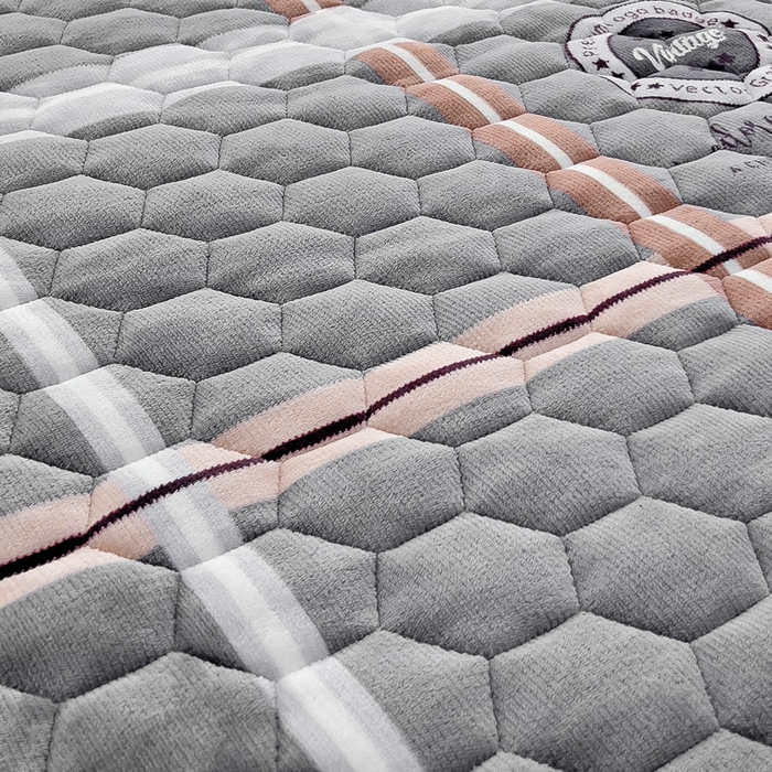 91家纺网 家纺一手货源 找家纺 情煊家纺 2024新款保暖牛奶绒夹棉床笠-花边款 宝利格-花边款