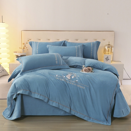 91家纺网 家纺一手货源 找家纺 OL家纺 2024新款磨毛暖绒床盖夹棉四件套刺绣轻奢风 海洋蓝
