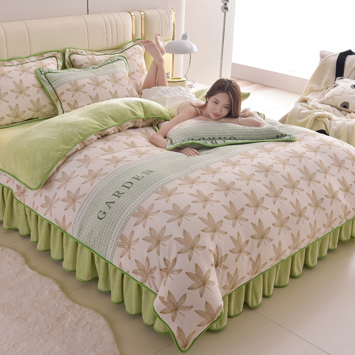 91家纺网 家纺一手货源 找家纺 曼尼家纺2025高克重直播印花床裙款法莱绒金貂珊瑚绒牛奶绒四件套 叶叶思语