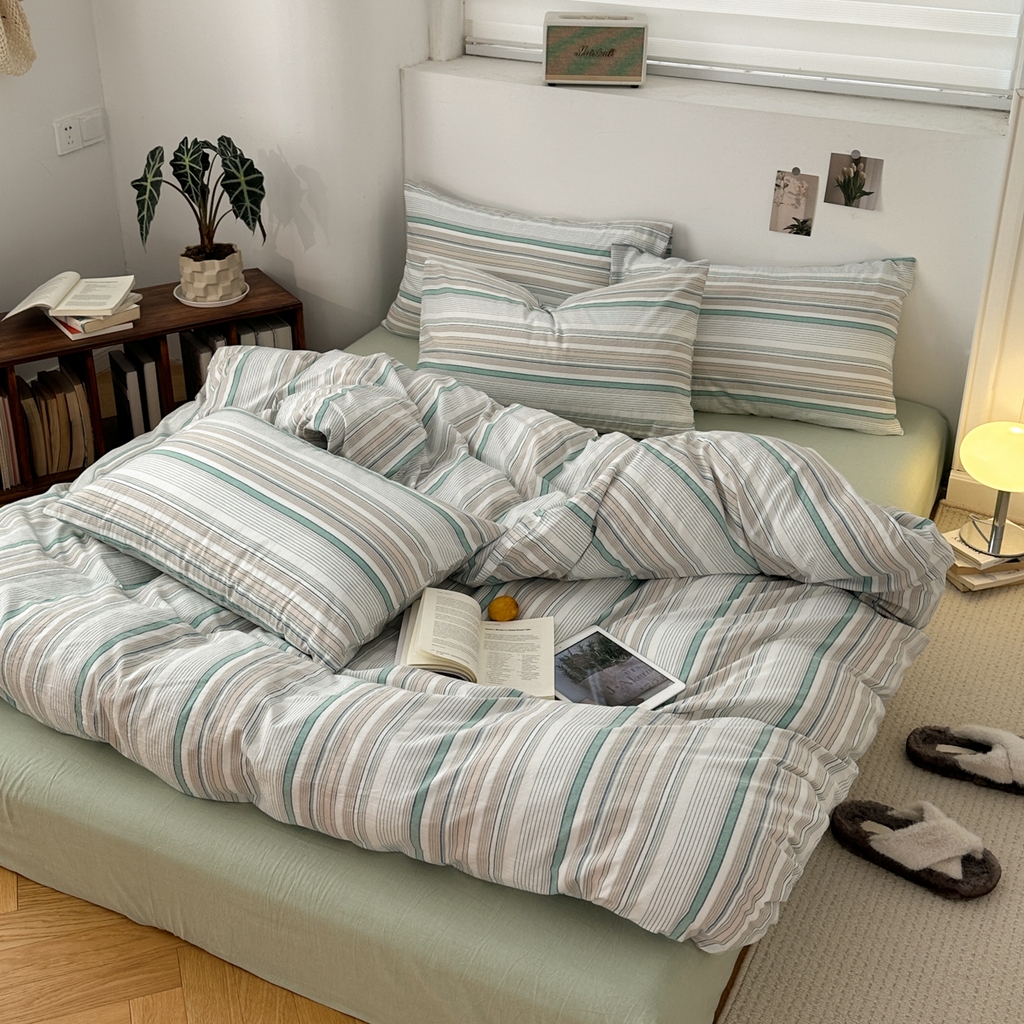 91家纺网 家纺一手货源 找家纺 久典家居 2024新款水洗棉条纹系列四件套 沐妍绿