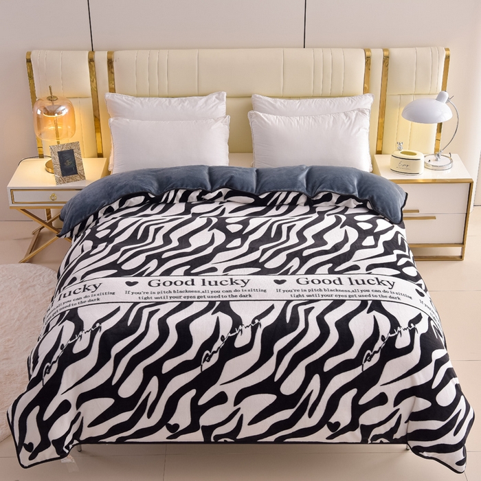 91家纺网 家纺一手货源 找家纺 曼尼家纺2025高克重直播印花床裙款法莱绒金貂珊瑚绒牛奶绒四件套 时尚斑马