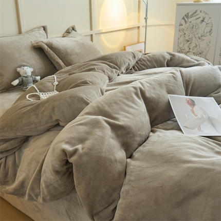 91家纺网 家纺一手货源 找家纺 （总）兰紫橙家纺 2025新款加厚保暖纯色双拼牛奶绒四件套