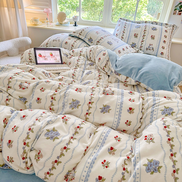 91家纺网 家纺一手货源 找家纺 呗旺鹿 2024新款高克重印花牛奶绒四件套 花间兔