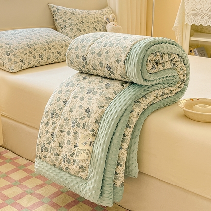 91家纺网 家纺一手货源 找家纺 梦依依 2025新款全棉豆豆绒大豆被 幻影（兰）