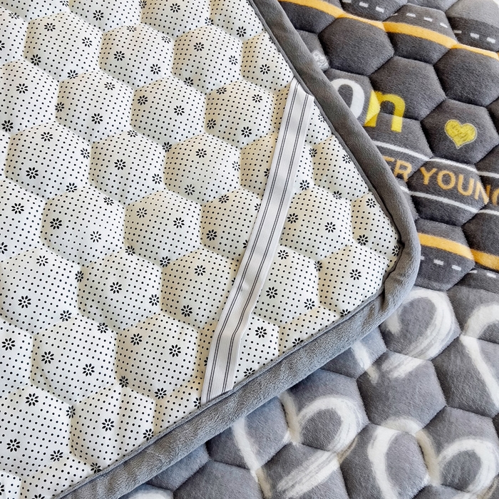 91家纺网 家纺一手货源 找家纺 情煊家纺 2024新款A类牛奶绒印花夹棉床垫 心相印